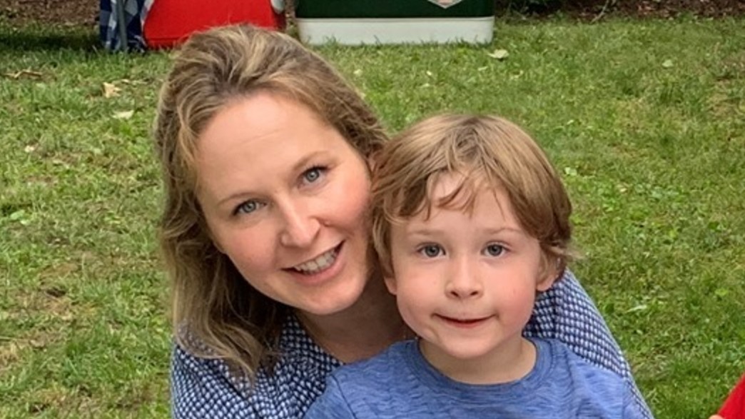 ג'סיקה קרטיס ג'ונסון ובנה