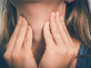 כאב גרון (צילום: andriano.cz, Shutterstock)