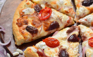 פיצה מוכנה (צילום: רות אופק, mako אוכל)
