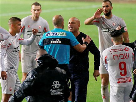 אבוקסיס כועס על בר נתן בסיום המשחק (אלן שיבר)