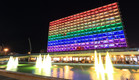 עיריית תל אביב מוארת בדגל הגאווה  (צילום: Mordechai Meiri, Shutterstock)