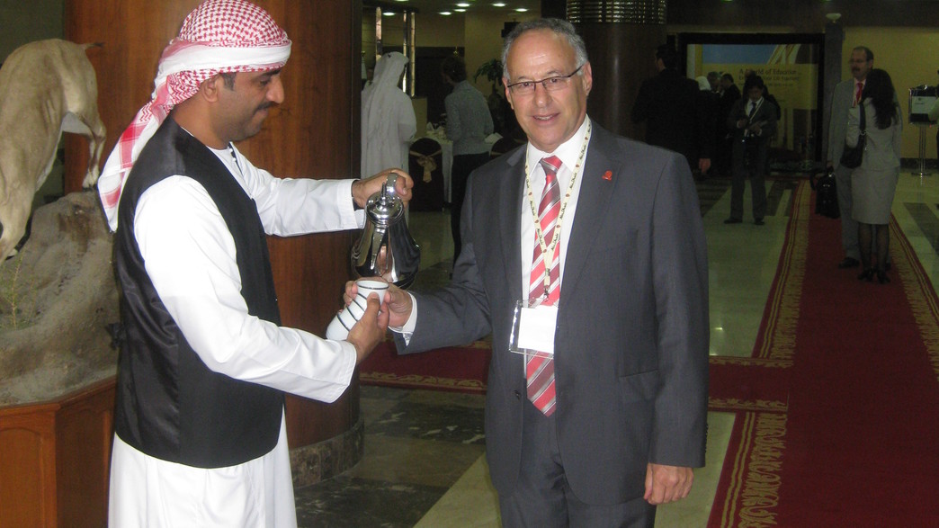 הפרופסור רפי ורטהיים בביקור הסודי באבו דאבי הפרופסור רפי ורטהיים בביקור הסודי באבו דאבי