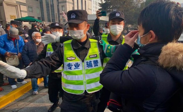 עיתונאי מסין נאסר לאחר שתיעד את המגפה (צילום: CNN)