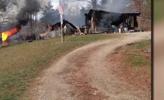בית משפחת דייווידסון אחרי השריפה (צילום: CNN)