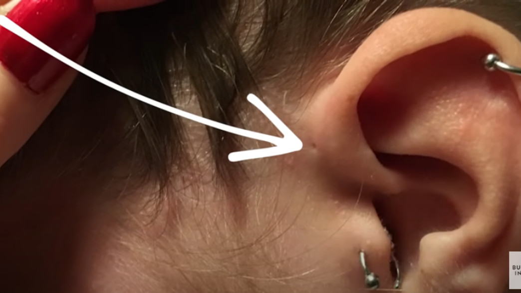 חור באוזן חור באוזן