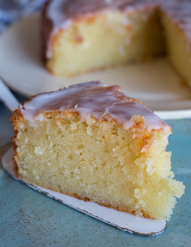 עוגת לימון ושקדים - פרוסה (צילום: קרן אגם, אוכל טוב)