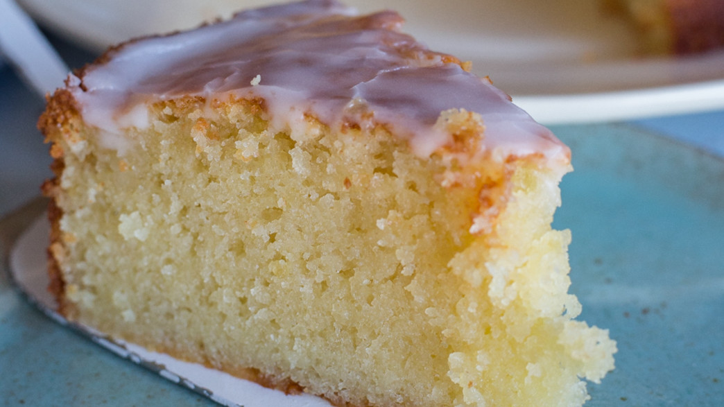 עוגת לימון ושקדים - פרוסה