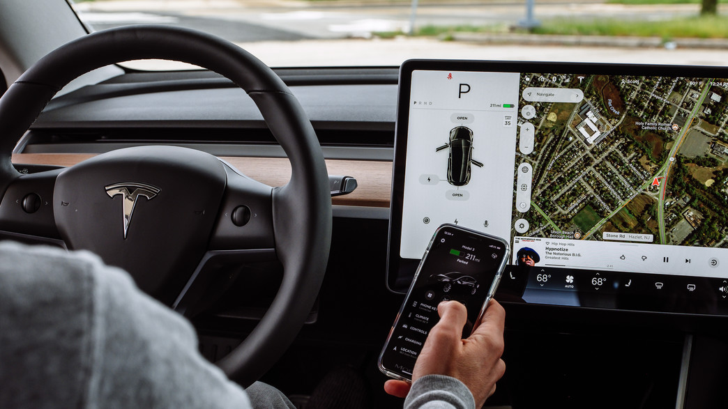 רכב אוטונומי, טסלה 3