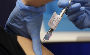 חיסון בריטניה קורונה (צילום: AP)