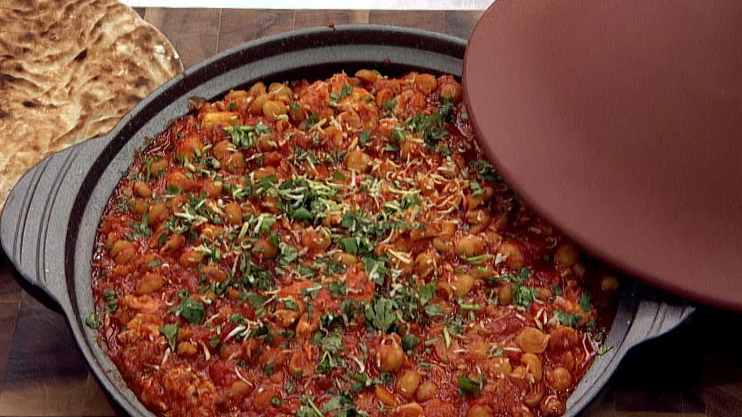 מוח בתבשיל חומוס ופלפלים עם לחם פרנה