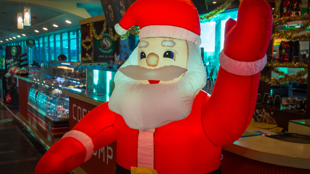 סנטה קלאוס מתנפח (צילום:  TomCarpenter/shutterstock.com)