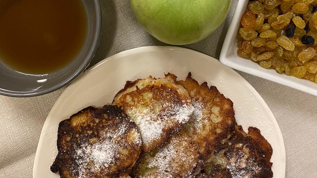 לביבות תפוחי עץ - יעל גולדמן