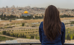 אישה בירושלים (צילום: GuilhermeMesquita, Shutterstock)