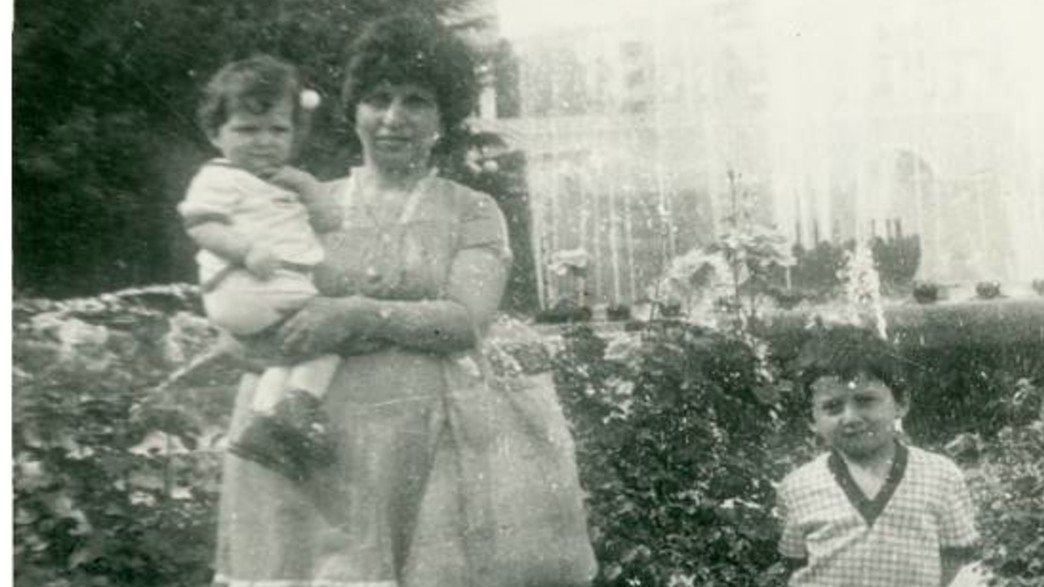 מאיה ומאיר עם אימא שלהם בגאורגיה (צילום: באדיבות המשפחה)