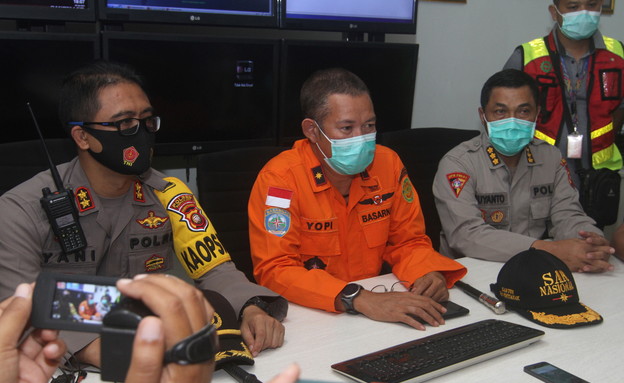 ראש חברת התעופה האינדונזית על התרסקות המטוס (צילום: רויטרס)