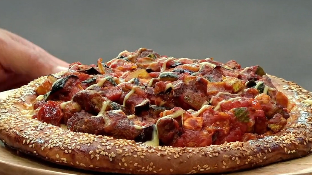 רטטוי טלה עם לחם רמדאן