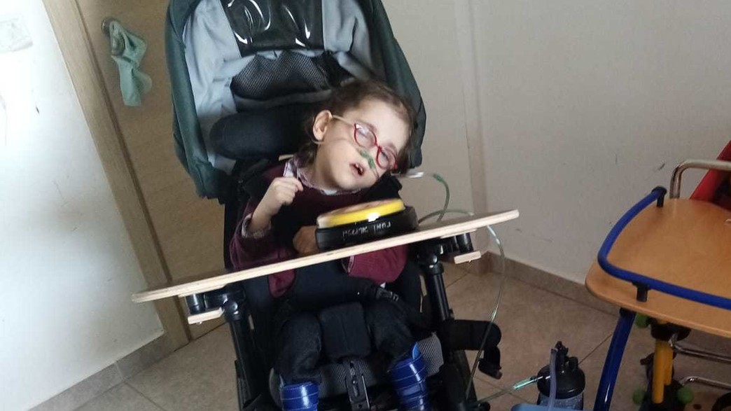 נחמן אדלשטיין מתמודד עם שיתוק מוחין נחמן אדלשטיין מתמודד עם שיתוק מוחין