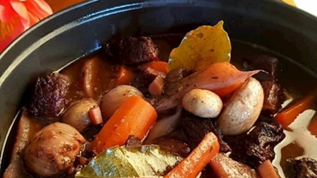 תבשיל בקר ביין אדום של ישראל אהרוני