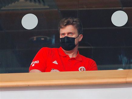 The new coach watched from the stands (Alan Schieber)
