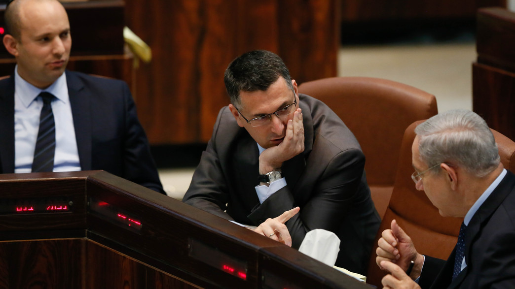 בנימין נתניהו, נפתלי בנט וגדעון סער בכנסת, 2013 בנימין נתניהו, נפתלי בנט וגדעון סער בכנסת, 2013