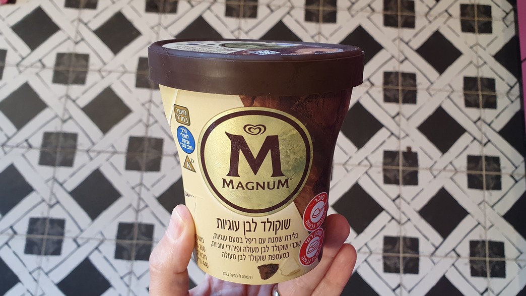 גלידה מגנום שוקולד לבן עוגיות