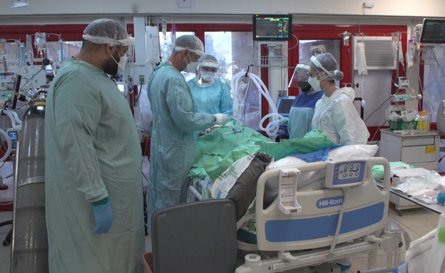 תיעוד של העומס במחלקת הקורונה בבית החולים לניאדו (צילום: החדשות 12, החדשות12)
