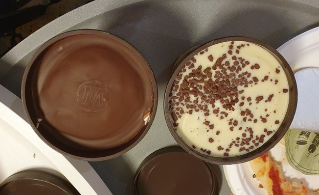 גלידה מגנום - הציפוי (צילום: צילום ביתי, mako אוכל)