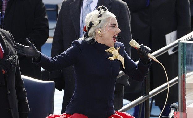 ליידי גאגא שרה את המנון ארה"ב (צילום: רויטרס)