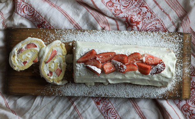 רולדת וניל עם קרם וניל ותותים 