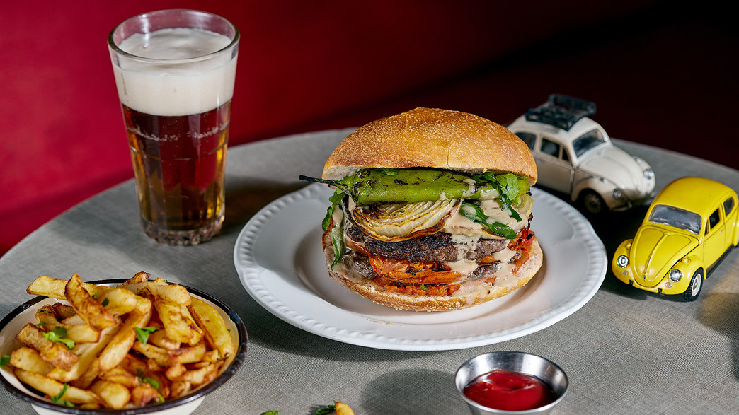 המבורגר בנחמה וחצי המבורגר בנחמה וחצי