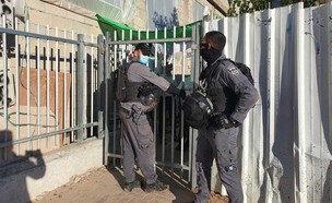 כוחות המשטרה בתלמוד תורה באשדוד (צילום: דוברות המשטרה)
