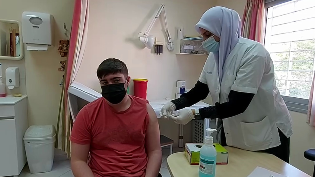 ליאל בן יואש מקבל חיסון קורונה ליאל בן יואש מקבל חיסון קורונה