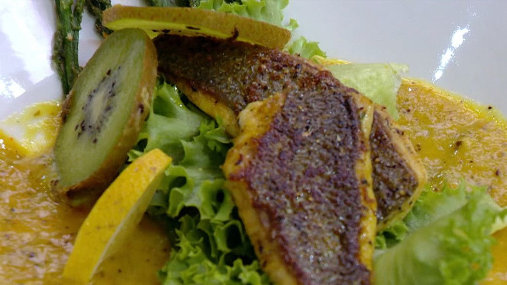 דג דניס בקרם קיווי דג דניס בקרם קיווי