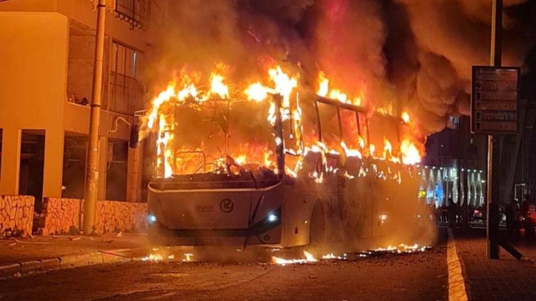 אוטובוס הוצת בבני ברק