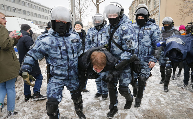 מהומות ברוסיה תמיכה במנהיג האופוזיציה אלכסיי נבלני (צילום: AP)