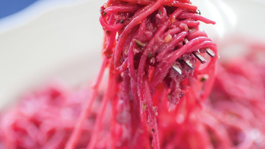 ספגטי סלק ועשבי תיבול