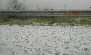 ברד סמוך לצור הדסה (צילום: שפרה בלפר)