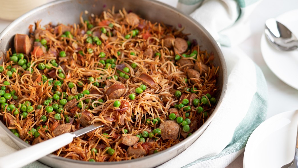 פידאוס ונקניקיות בסיר אחד