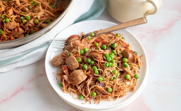 פידאוס ונקניקיות בסיר אחד