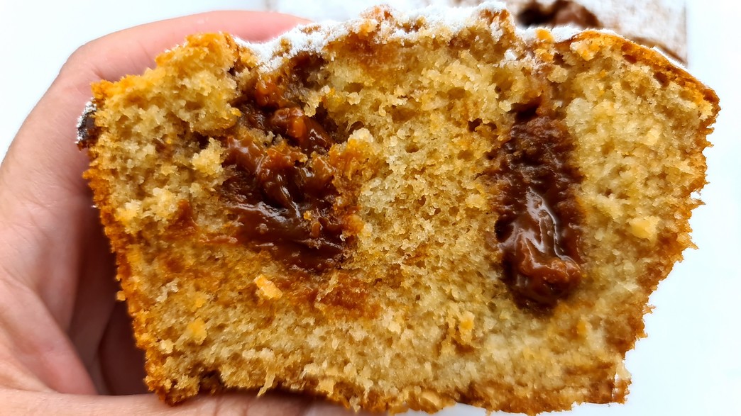 עוגת קוקוס וריבת חלב בחושה