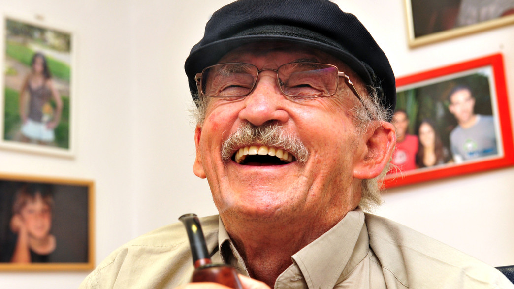 קשיש מעשן קנאביס רפואי קשיש מעשן קנאביס רפואי