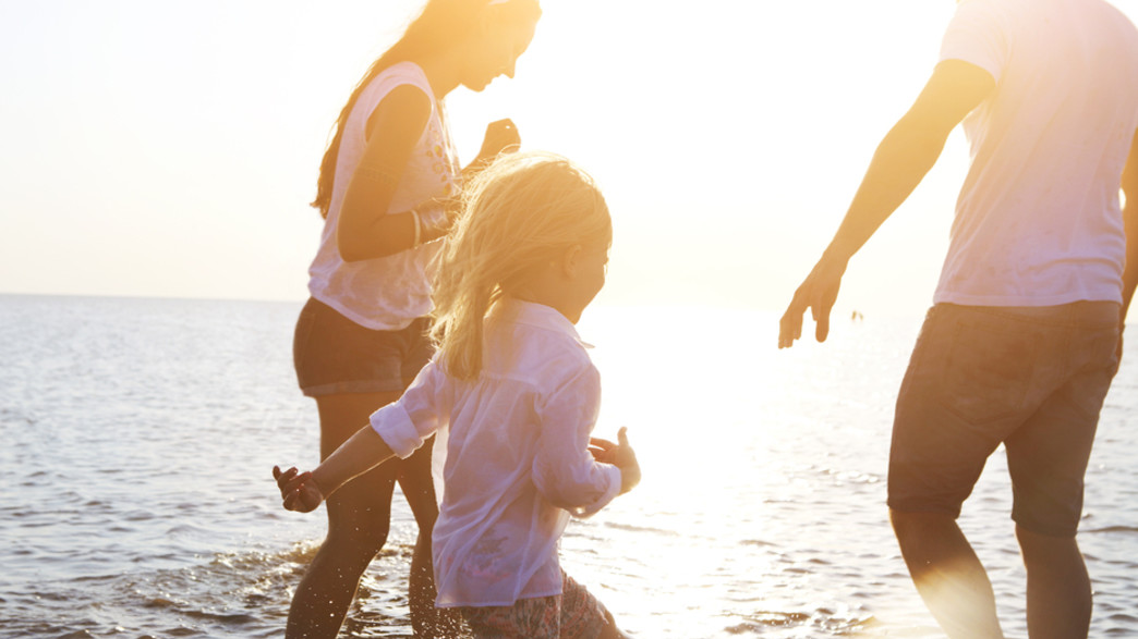 משפחה בחוף הים