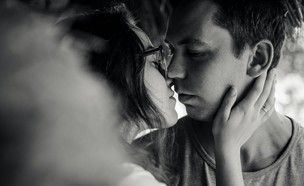 מתנשקים (צילום: andriyko-podilnyk, unsplash)