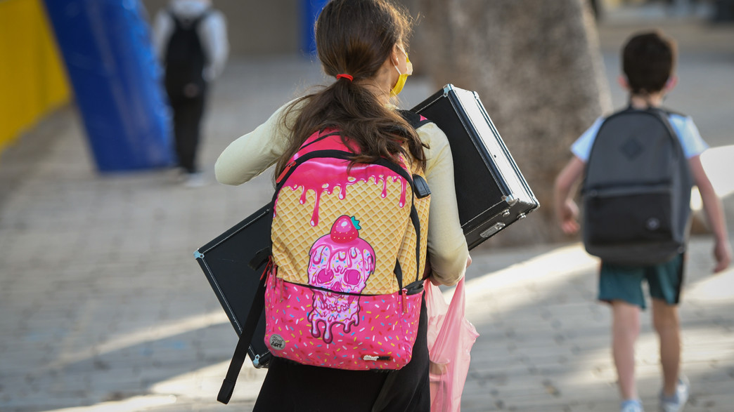 תלמידים חוזרים לבית הספר אחרי הסגר תלמידים חוזרים לבית הספר אחרי הסגר