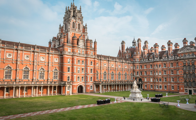אוניברסיטת סארי, אנגליה (צילום: N.M.Bear, Shutterstock)