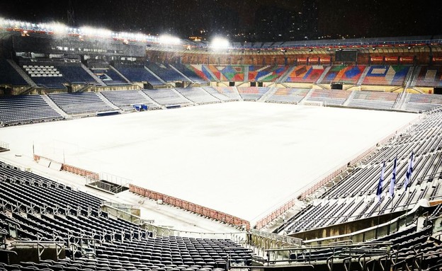 אצטדיון טדי בבירה נצבע לבן (צילום: הנהלת אצטדיון טדי)
