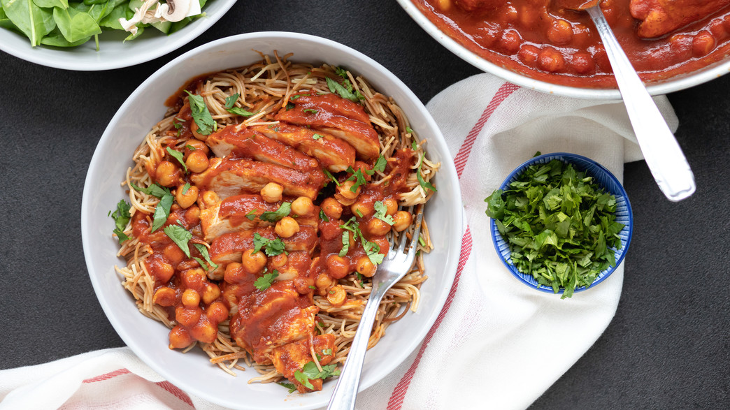 חזה עוף ברוטב עגבניות וחומוס