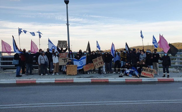 מחאה נגד נתניהו בג׳למה (צילום: הדגלים השחורים)