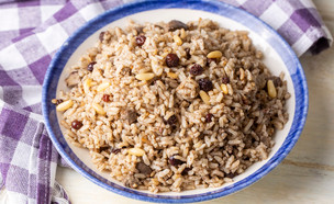 אורז עם צנוברים (צילום: Esin Deniz, shutterstock)