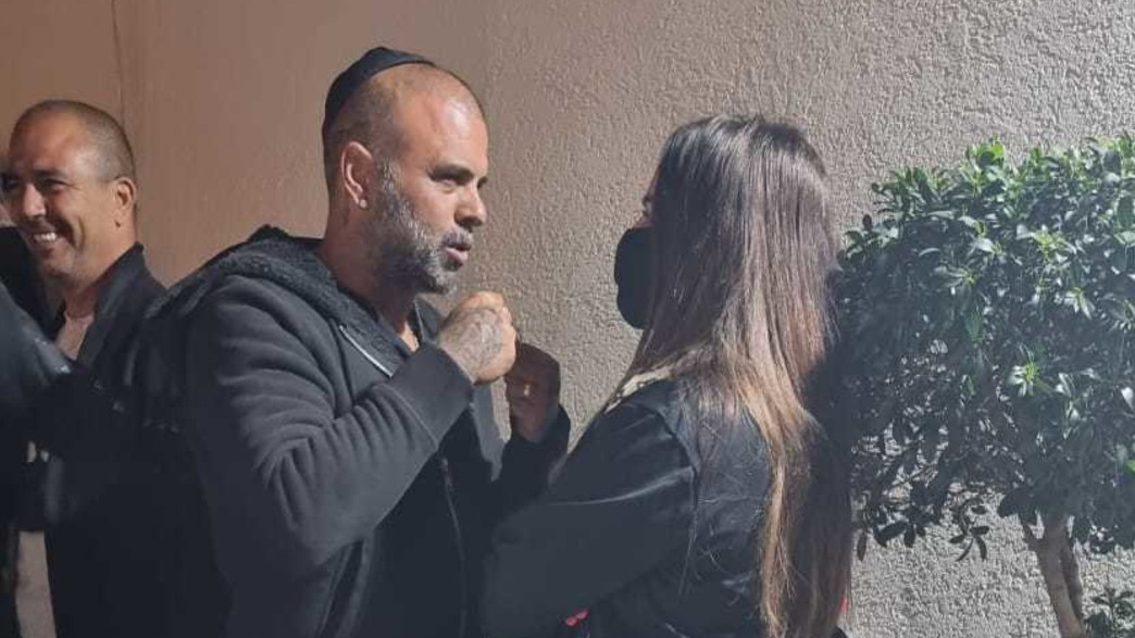 אופירה אסייג בשבעה של אבא של אייל גולן. פברואר 2021 אופירה אסייג בשבעה של אבא של אייל גולן. פברואר 2021